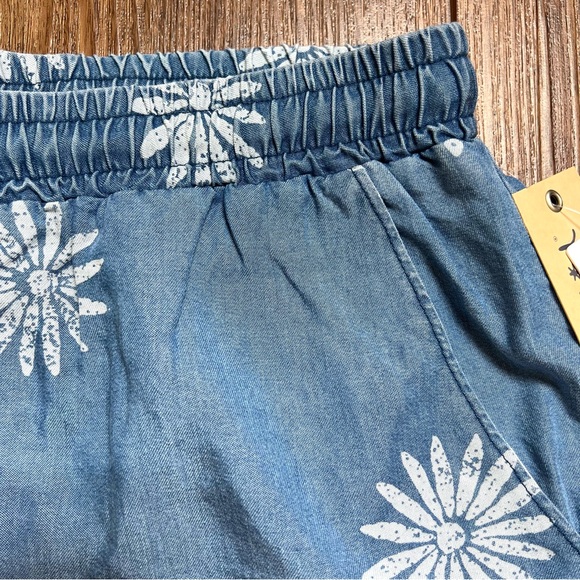 NWT Splendid x Margherita Daisy Chambray Shorts - Picture 5 of 14